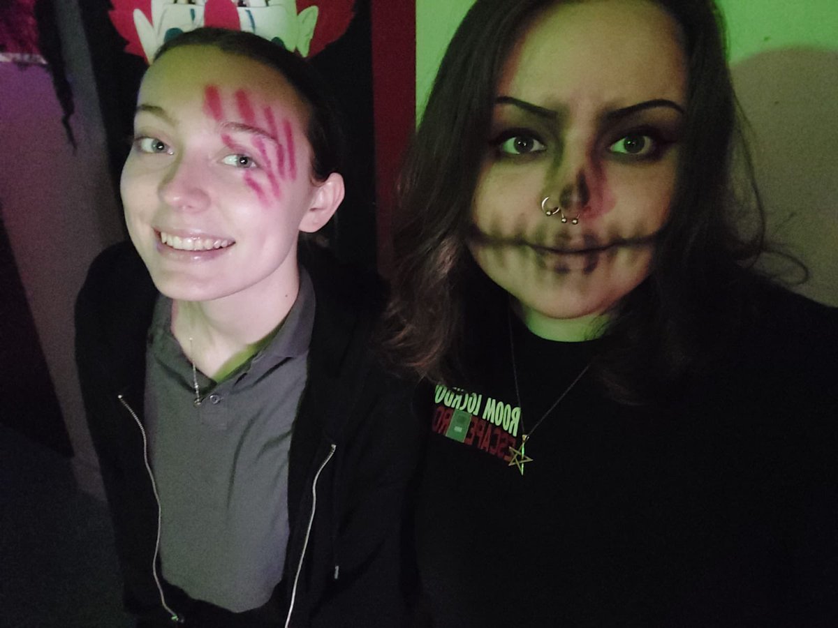 RoomLockdown's tweet image. Our Halloween pics throughout last week!🎃🕸️💀👽☠️🕷️
Follow us on TikTok! @RoomLockdown 

#HalloweenEnds #halloween #happyhalloween #scary #escaperooms #hornchurch #tiktok