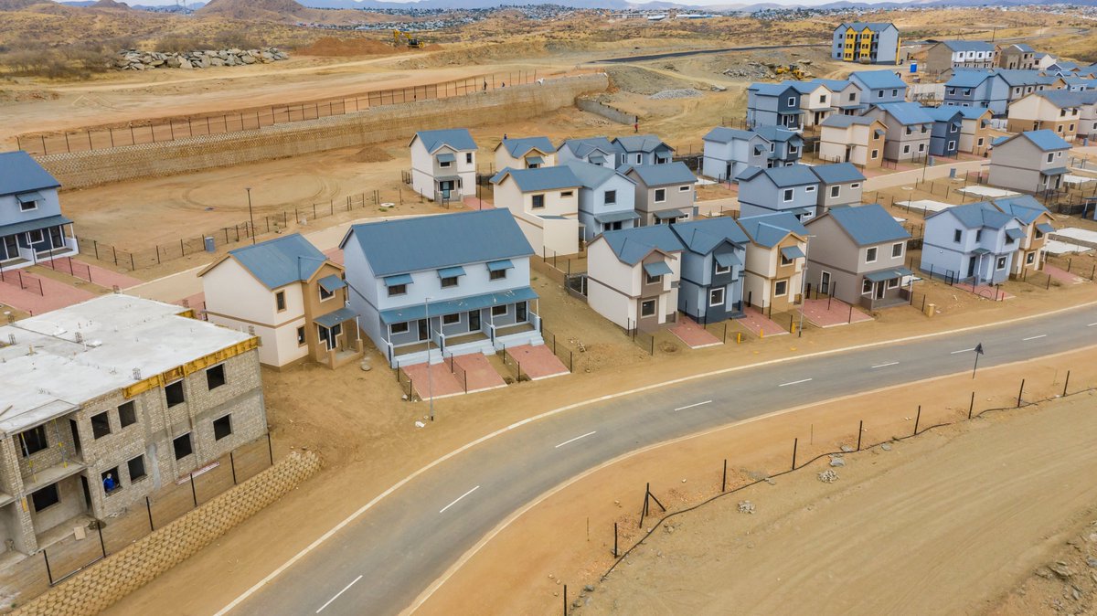 OngosV's tweet photo. To buy a home in Ongos Valley is to buy a better way of life.
#ProgressOnSite #ongosvalley #propertyinvestment #realestate #Phase1 #housingnamibia #developers #windhoek #Namibia #affordablequality #valueforlife https://t.co/BfzfJltGLL