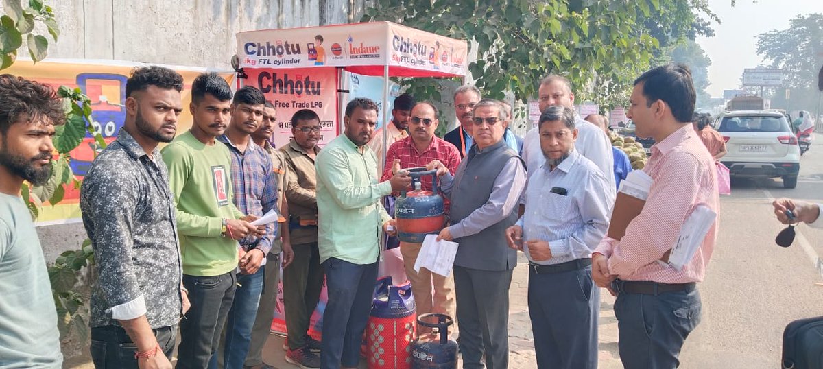 @GorakhpurIndaneDO (@gorakhpurindane) on Twitter photo ED & SH ,UPSO I Sh <a href="/SanjivKakkar3/">Sanjiv Kakkar</a> interacted with customers and distributed Chhotu connections at different prominent markets viz AIIMS Hospital , DDU and Gorakhnath temple. DGM (LPG-S) ,UPSO I and DLSH ,Gorakhpur IDO were also present along with IDO team.<a href="/IOCL_UP/">IOCL Uttar Pradesh</a> <a href="/thakurkm007/">Krishna Mohan Thakur</a> ED & SH ,UPSO I Sh <a href="/SanjivKakkar3/">Sanjiv Kakkar</a> interacted with customers and distributed Chhotu connections at different prominent markets viz AIIMS Hospital , DDU and Gorakhnath temple. DGM (LPG-S) ,UPSO I and DLSH ,Gorakhpur IDO were also present along with IDO team.<a href="/IOCL_UP/">IOCL Uttar Pradesh</a> <a href="/thakurkm007/">Krishna Mohan Thakur</a>