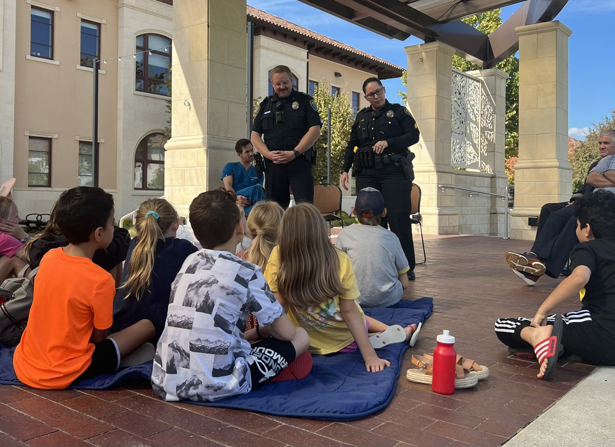 ColleyvillePD's tweet image. Yesterday, Sgt Scott &amp;amp; Ofcr Kamppi presented at the Colleyville Library’s #CareerDay for Kids! They talked about what it takes to be a police officer and what gear they carry. The kids had great questions and were curious! 😄 #Colleyville #colleyvillepolice #communitypolicing