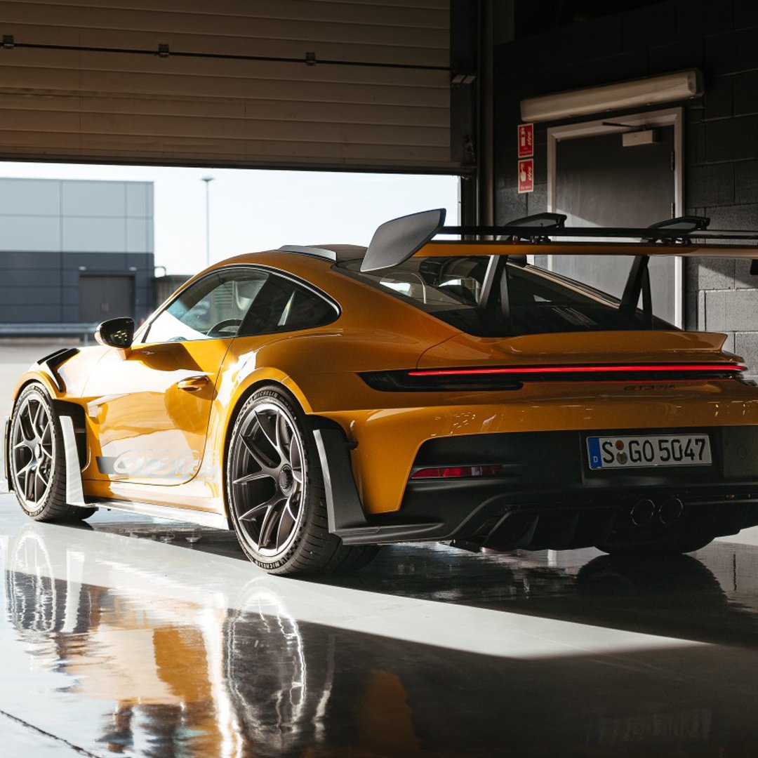 AutosTv's tweet photo. Buenos días a toda nuestra comunidad, iniciamos la jornada de hoy con esta joya  el Porsche 911 GT3 RS 😍
#Autostv #Autosydeportes #Porsche #GT3 #RS https://t.co/tePx7wIYZc