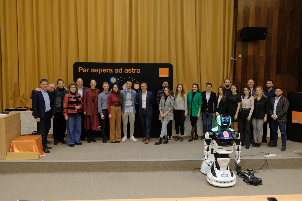 Liudmila_Climoc's tweet photo. 3 #OrangeEducationalProgram @upb1818 promotions got a belated, but so deserved celebration last evening. Kudos to all graduates &amp; big thanks to our colleagues, teachers &amp; partners who contributed to the success of this innovative &amp; high-performing @orangeromania program! 👏 https://t.co/dvtJl5gOmG