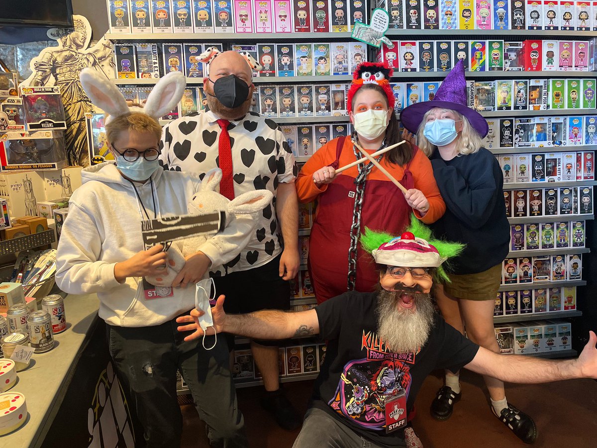 ParkAveCDs's tweet photo. Your Spooky PACDs Crew is here to wish everyone a Happy Halloween! ๐๐ค
Shop is open until 10pm tonight, so come through if you dareeee๐ปโจ
#halloween #happyhalloween #audubonpark #apgd https://t.co/6RxXbRj6of