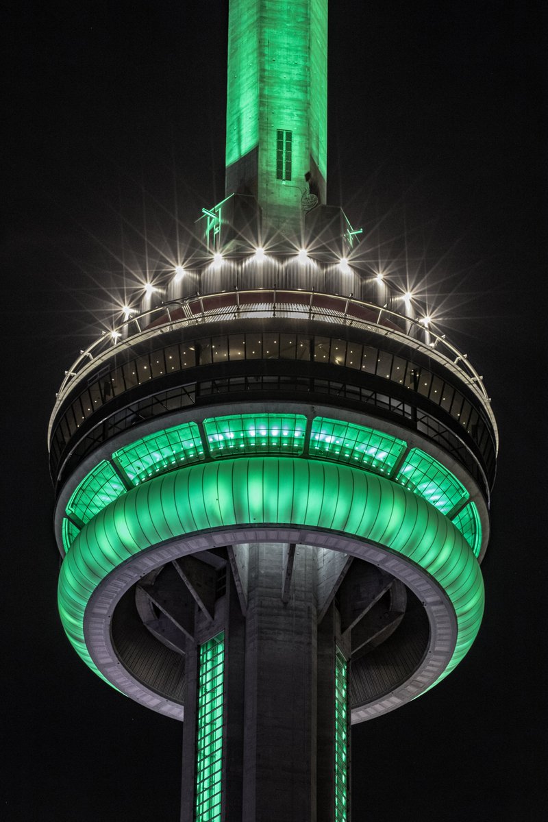 Tonight the #CNTower will be lit green for Show your 4-H Colours / Ce soir la #TourCN sera illuminée en vert pour Arborez vos couleurs 4-H