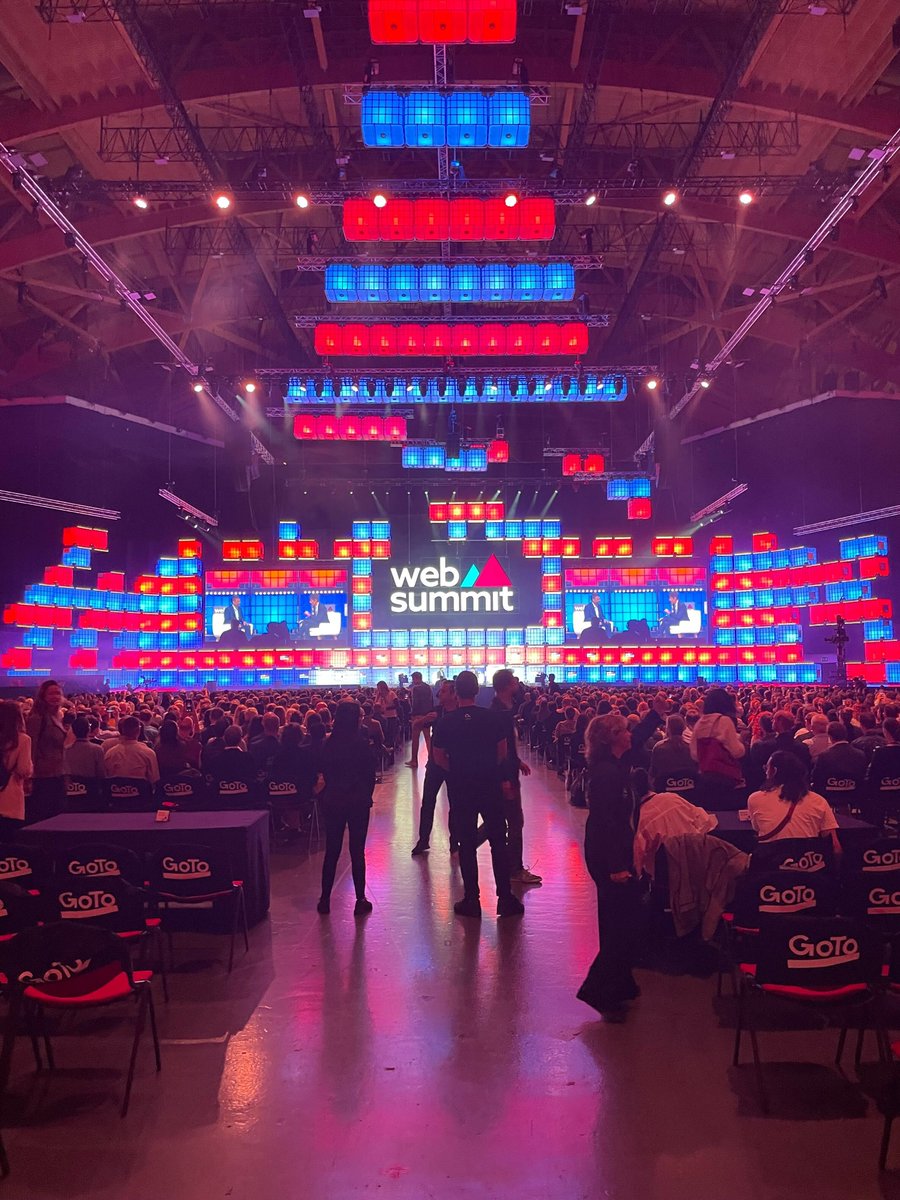We're here! In minutes, as part of Breakout Startups, we'll be talking about the future of productivity to the whole audience at Centre Stage <a href="/WebSummit/">Web Summit</a> !
#WebSummit