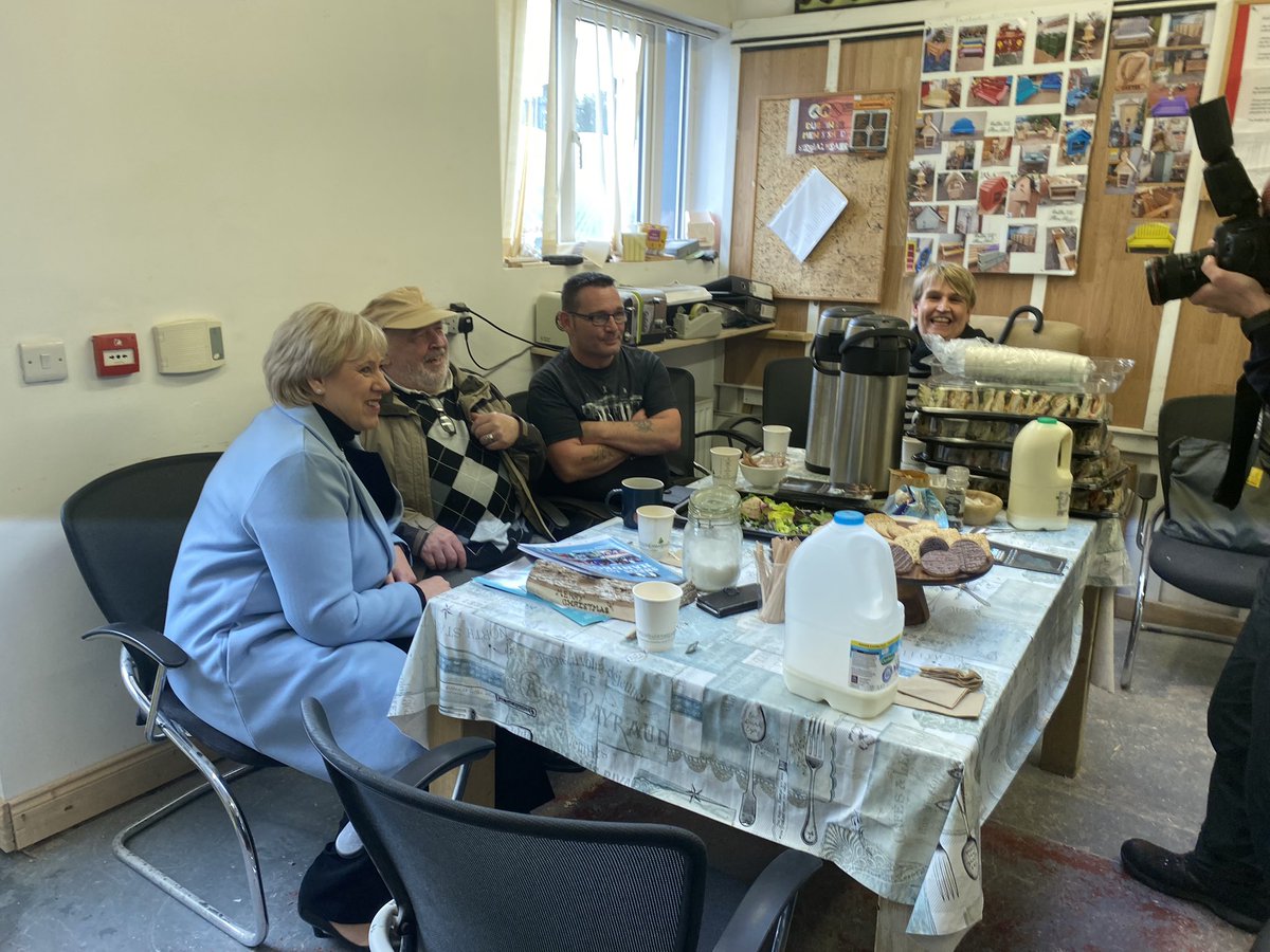 Delighted to visit the Dublin 12 Men’s Shed in Kimmage. Our Men’s Sheds do tremendous work in communities across the country. Today I’m announcing €800,000 to support the 400 Men’s Sheds nationwide. @IrishSheds @DeptRCD