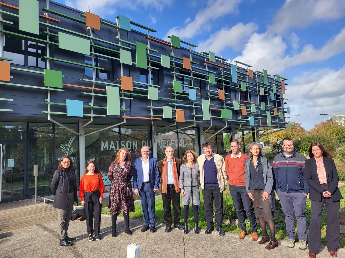 Ravis d'accueillir ce matin le ministre de l'#agriculture du #Chile, Esteban Valenzuela, avec la ville d'<a href="/Angers/">Ville d'Angers</a> , <a href="/SIVAL_ANGERS/">SIVAL_ANGERS</a> , <a href="/InstitutAgroRA/">L'Institut Agro Rennes-Angers</a> pour parler du modèle des pôles de #compétitivité, de la #coopération et des accords entre centres de #recherche et de #formation