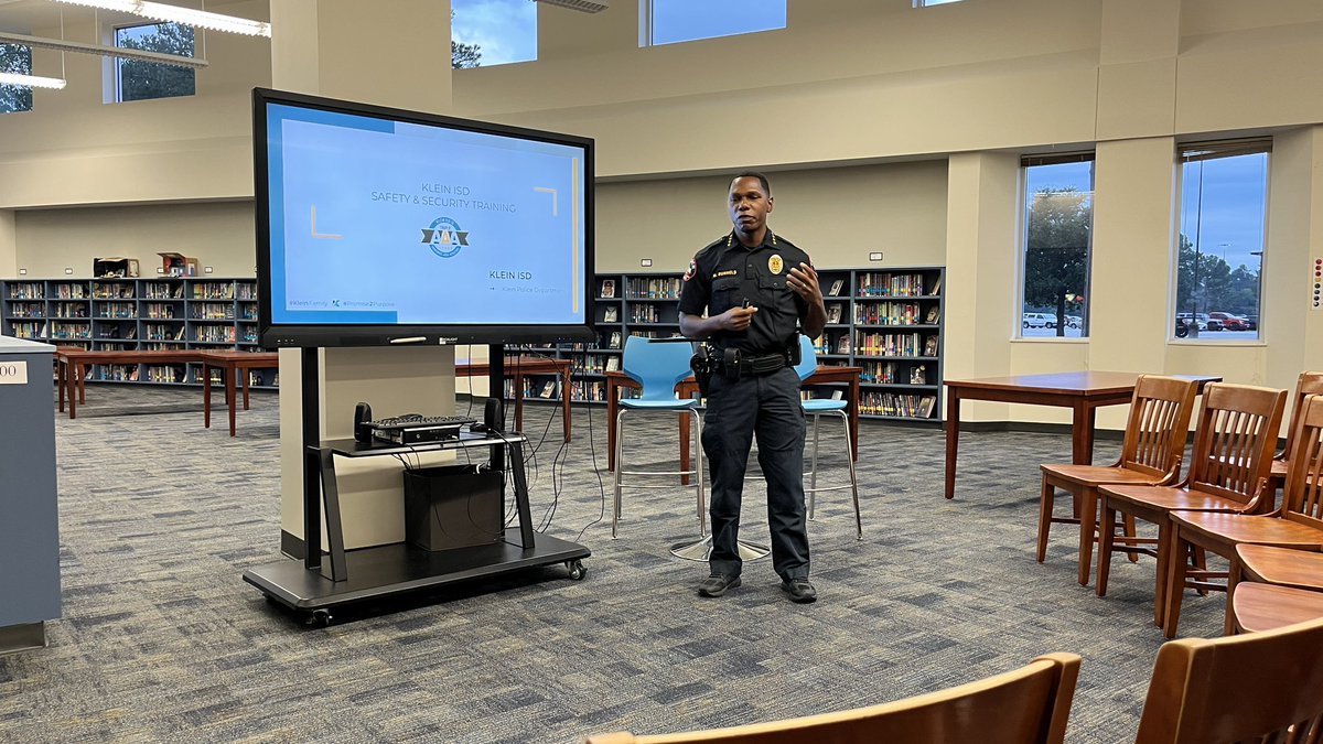MrsLaceyART's tweet photo. Thank you Officer Runnels with @kleinisdpd for continuing to keep us safe! @KleinISD @SchindewolfKISD #keepkleinsafe #thankyou #kleinPRsquad https://t.co/SqlI4mwNMF
