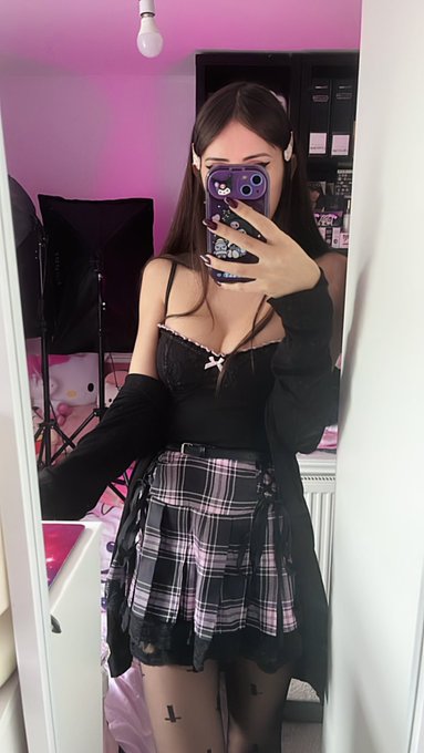 outfit kinda cute today ♡ https://t.co/EzUkI4z96U