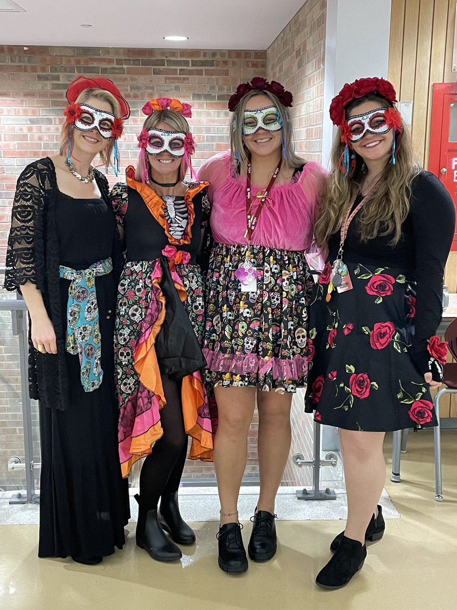 JaimeEndsley's tweet photo. It’s Día de los Muertos 💀💀🥳🥳 @Newark_Schools @sraestep https://t.co/Fnln0sgcqC