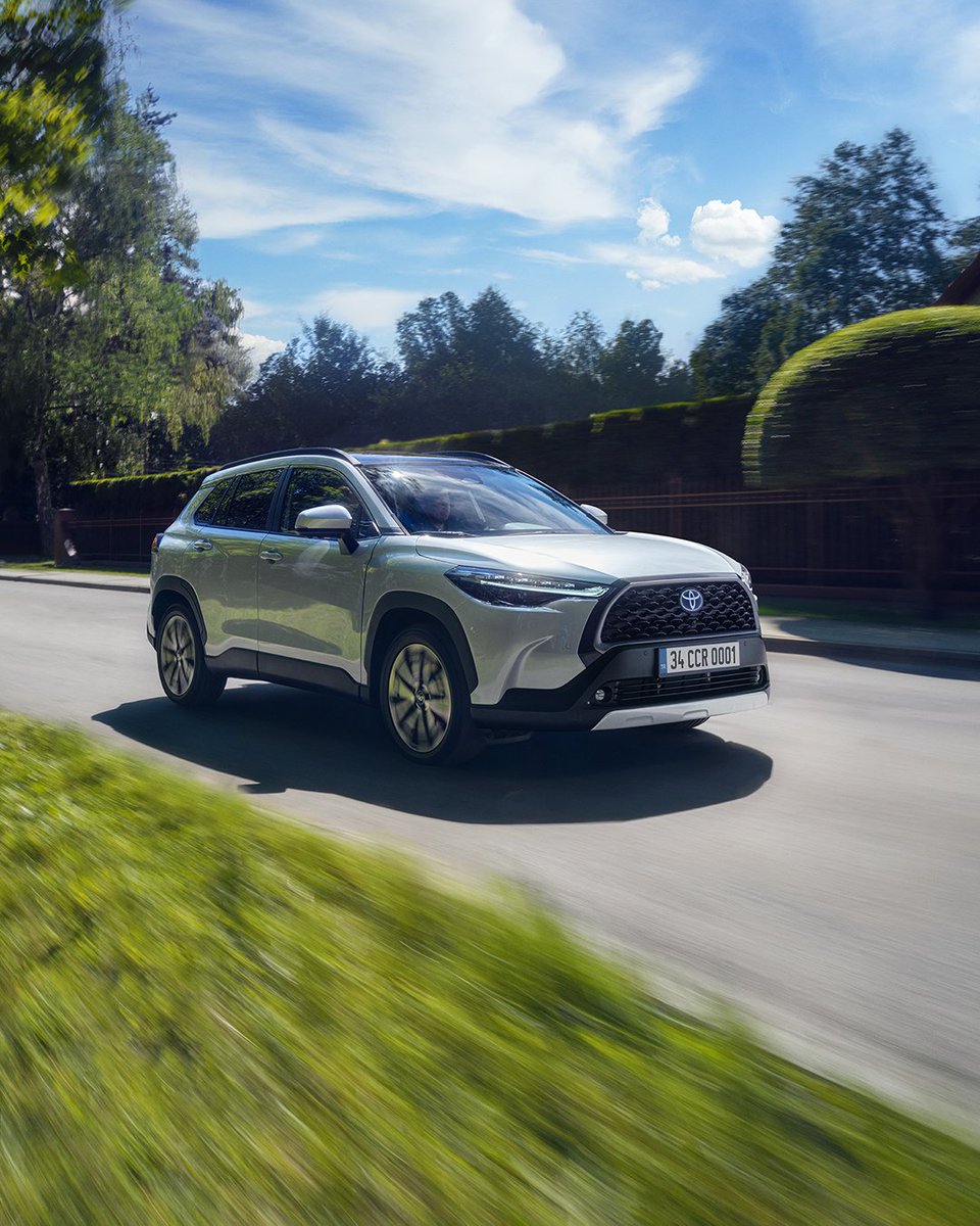 Efsane, bambaşka bir boyutta. Yeni Corolla Cross Hybrid'le her yolculuk bambaşka bir macera 😎 Şimdi Toyota plazalarda. #Toyota #CorollaCrossHybrid #ToyotaCorollaCrossHybrid