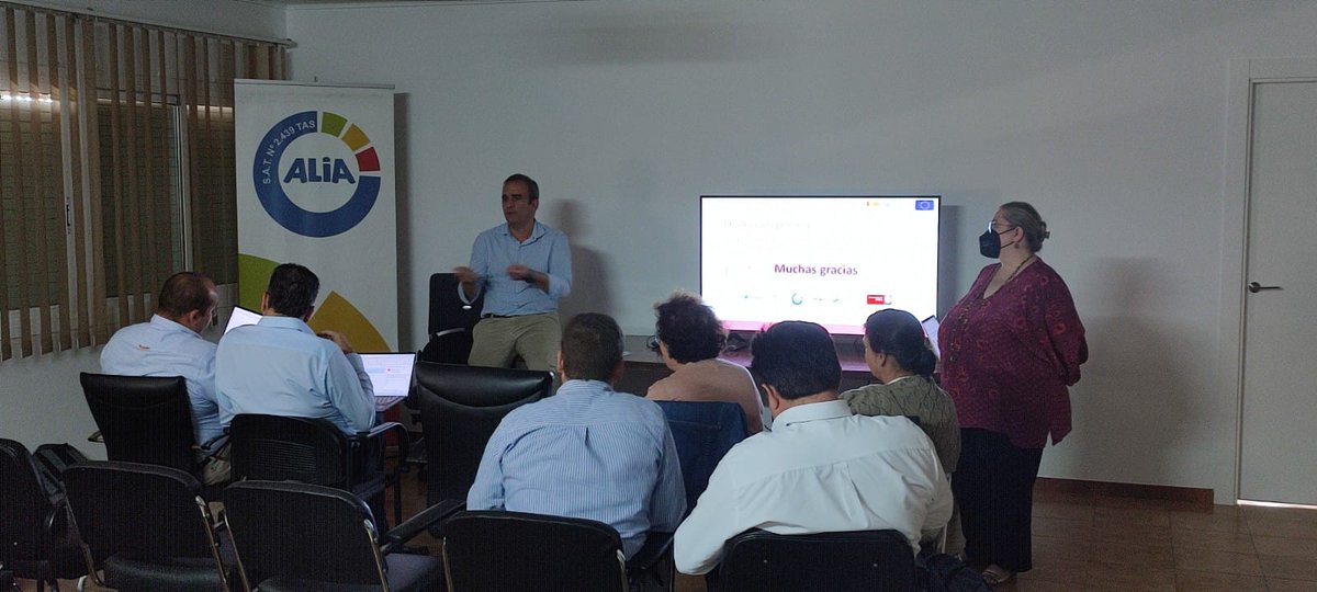 Reunión de seguimiento  2° Hito Proyecto Liquid Feeding en <a href="/AliaPiensos/">Alia Piensos</a> .El Proyecto pretende desarrollar sistemas de alimentación líquida para lechones. Proyecto cofinanciado por FEDER. Gracias a <a href="/CDTI_innovacion/">@CDTI_innovacion</a>, <a href="/UMU/">Universidad Murcia</a>, <a href="/Alimer_coop/">Alimer</a>,  Agrocava, Belmonse, Intega.