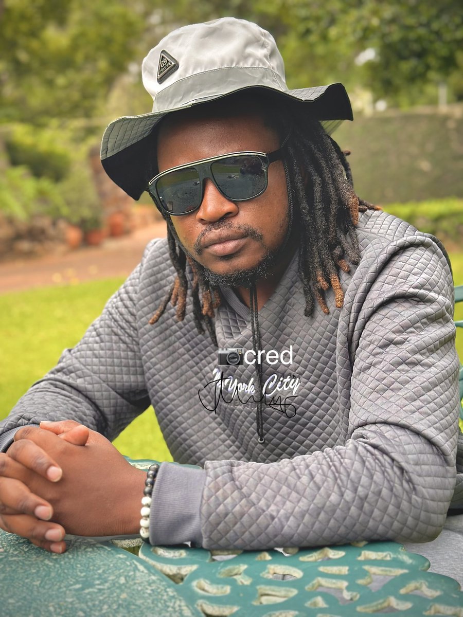 Kune dzimwe nyika hotline yakakosha,vanoita zvese zvavano kwanisa kuti munhu wese azive zvekuita akawirwa nedamudziko, ,chero kamwana kadiki kanoziva kuti Emergency baya 911 ,vamwe 103111 ,Vamwe 444 ,ko ku Zimbabwe unofona papi ,or kungoenda kukamba wonzi huya nemunhu akurova.