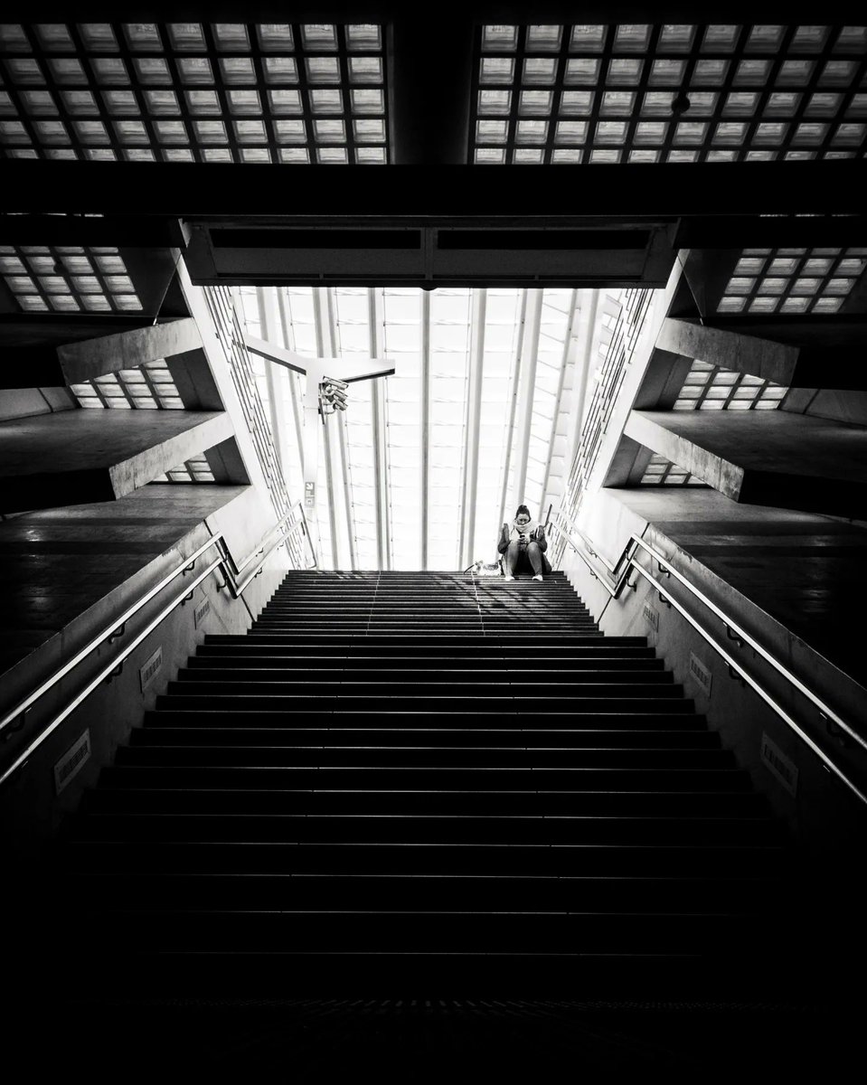 bennybulke's tweet photo. Both calatrava works, different country's but the same vision
The first is more recent build so you can see he worked even more on the geometry
#calatrava #bnwphotography #bwpic https://t.co/Mde0f1Vbn1