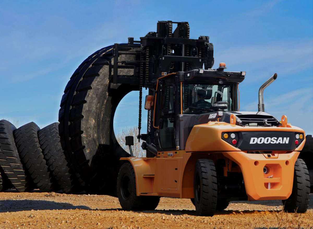 Don’t worry! Lifting is a piece of cake 🍰 
#doosan #doosanforklift #doosanforklifts #forklift #forklifts #materialhandling #warehouse #logistics