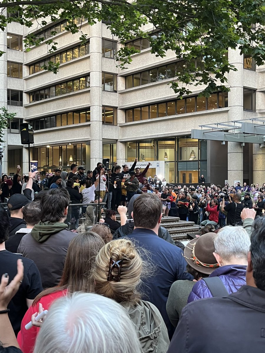 tessschopeters's tweet photo. Brilliant young speakers voicing our grief and anger at Town Hall  #JusticeForCassius https://t.co/JetFksY906