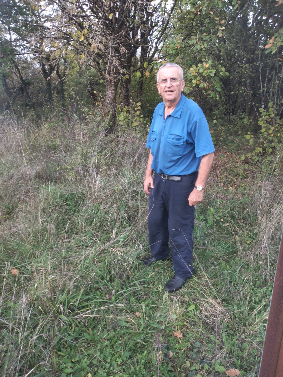 IntactProgetto's tweet image. On October 29, 2022, prof. Lahsen Khabar (@um5rabat), during his secondment at @INRAE_France, visited the truffle fields in Franche-Comté near Burgundy.  Accompanied by Gérard Chevalier, he visited the truffle farm considered the first in the world (created in 1976).