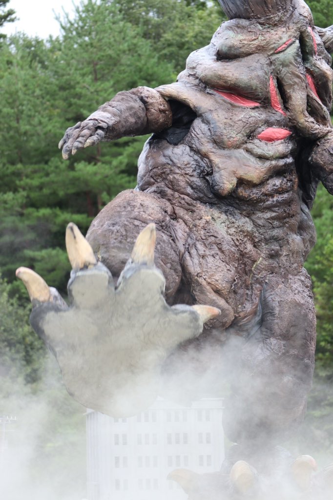 tagweap_new's tweet photo. 改めて我々の団体からスーツアクターとして参加した「ビビッドマン BRIEF vs NEO」が2022年度武蔵野美術大学芸術祭にて、無事に上映されたようです！

撮影ではそれぞれ難しいシーンなどがあり辛いこともありましたが楽しんで撮影に挑めました！

#ビビッドマン 
#TAGWEAP https://t.co/o89V0gEOKN