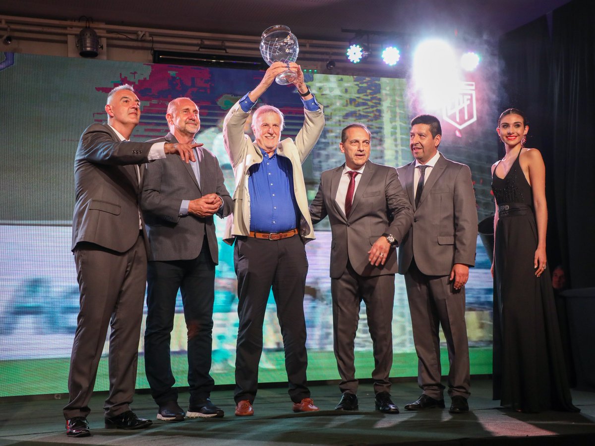 Histórica noche del deporte: ¡30 años de la gran Fiesta! enelarea.com.ar/2022/11/02/his… a través de <a href="/enelarea/">En El Area</a>