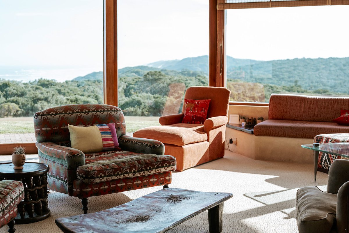 Sandcastle Luxury Villa in Buffalo City has breathtaking views! It is the perfect place for a getaway with a group of friends or family. There is a lot of beautiful nature nearby. The accommodation also has a lovely swimming pool. Book your stay now! bit.ly/SandcastleTG