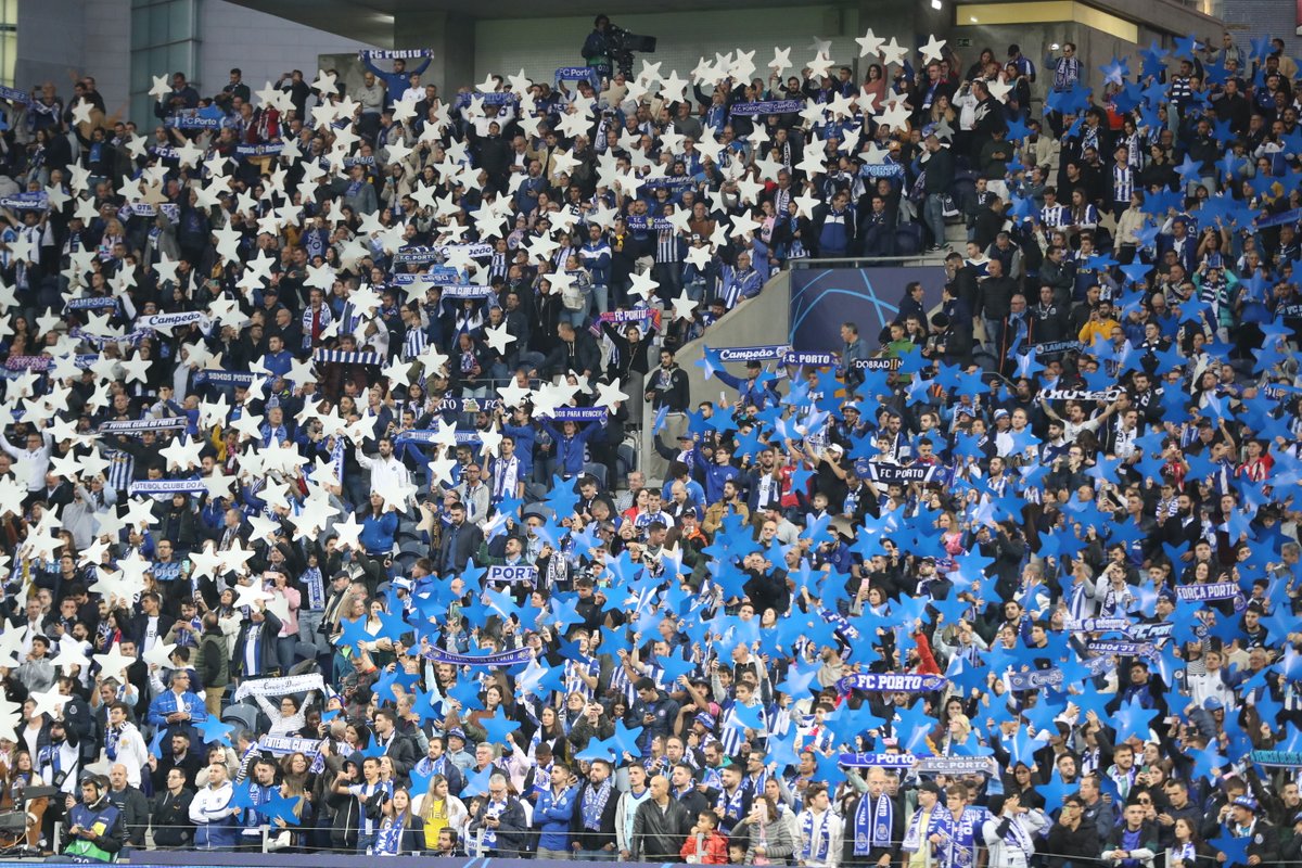 FCPorto's tweet photo. ⭐ Noite de Estrelas 💙 

#FCPAM #UCL https://t.co/nH4kSX6Yhq