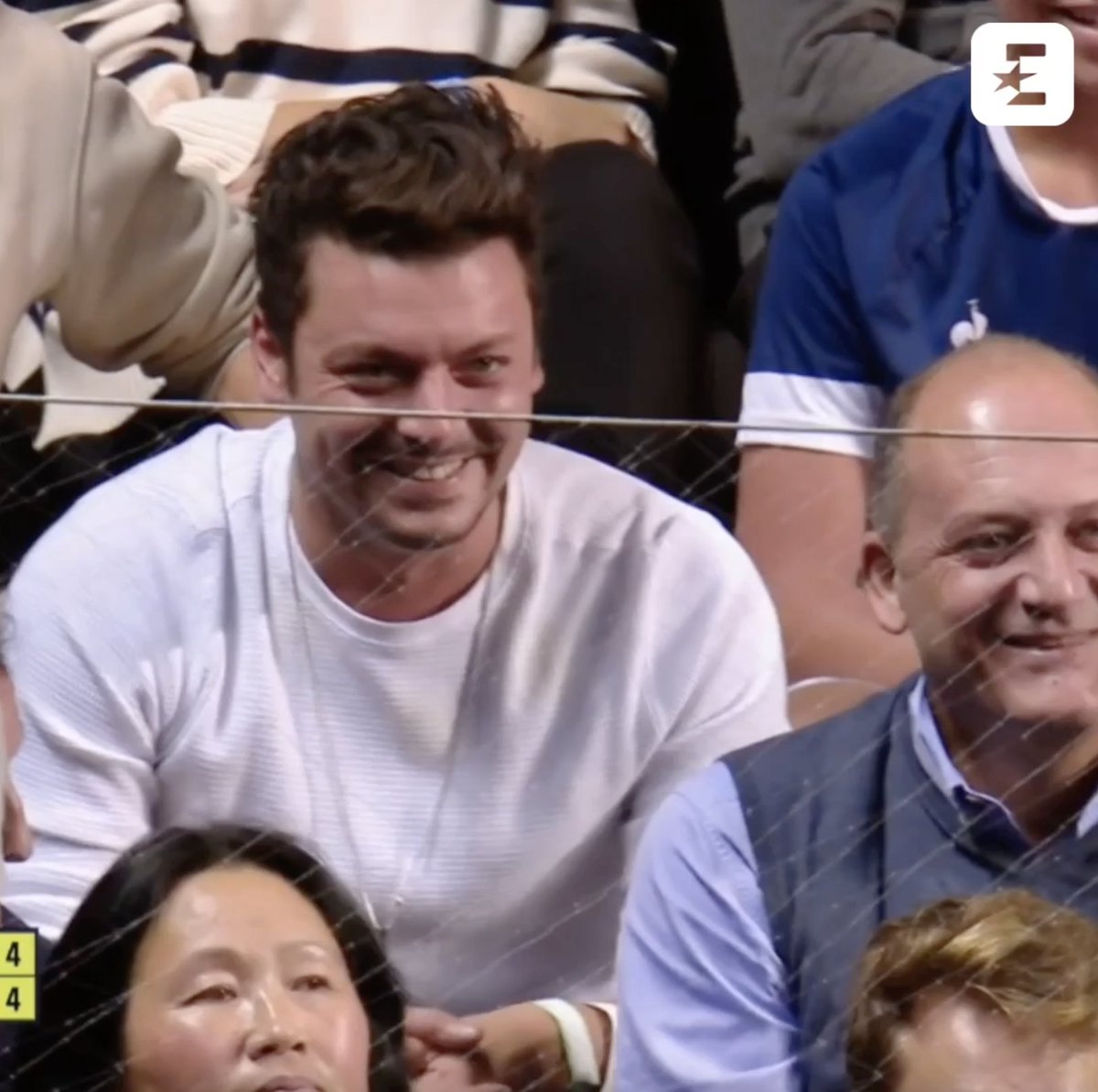 tennis-legend-on-twitter-kev-adams-un-des-meilleurs-potes-de-stan