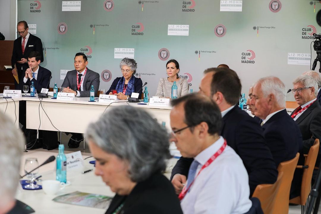Di hari kedua (1/11) Berlin Annual Policy Dialogue, sebagai partner &amp; dalam kapasitas saya sbg Direktur Eksekutif <a href="/YudhoyonoInst/">TYI</a> , saya memberikan pandangan di sesi terakhir, dg topik “Innovative firewalls: How to prevent the recurrence of future Megacrises?”