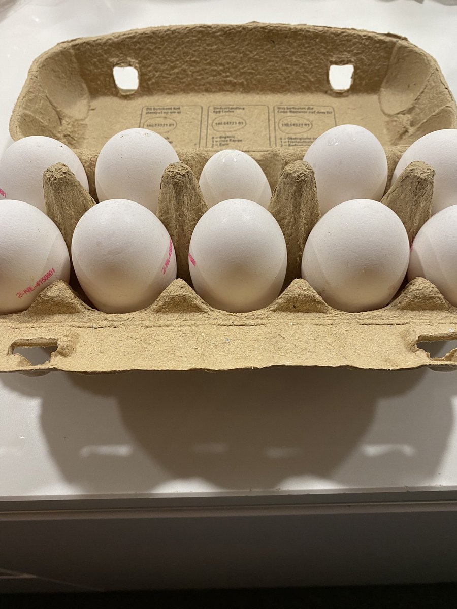 Monisarah's tweet photo. @JumboSupermarkt  I bought this eggs from Jumbo Reeshof ☹️ . Extra small egg in the box of XL. https://t.co/EKm7Zi9cmu