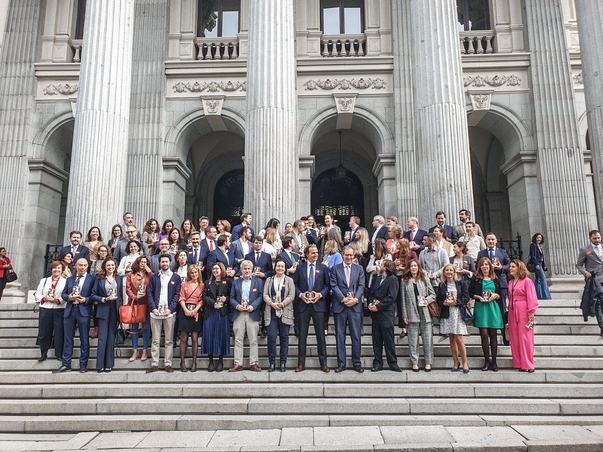 CBRE_es's tweet photo. El pasado jueves acudimos en la Bolsa de Madrid al evento organizado por @fundacionprodis en el que se dio visibilidad y reconocimiento a 82 empresas dentro de la Comunidad de #Madrid que colaboran con la fundación.
#EmpresasInclusivas #TalentoCBRE https://t.co/XgEavqboLE