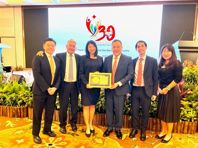 We received the ‘Distinguished Benefactor and Partner Award’ from Mdm Halimah Yacob, the President of Singapore, at the National Youth Achievement Award Council’s 30th Anniversary Dinner. This is in recognition of our support towards NYAA’s Youth and the Environment Programme.