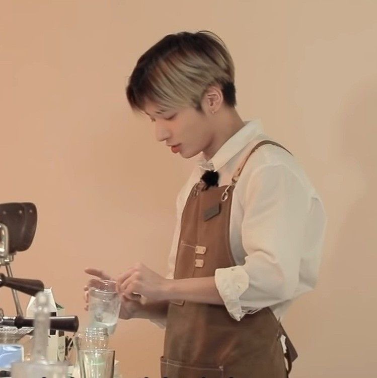 txtspongebob's tweet photo. one coffee pleasee!

#TAEHYUN #SQUIDWARD #MAMAVOTE #txt https://t.co/Ey74kehLw5
