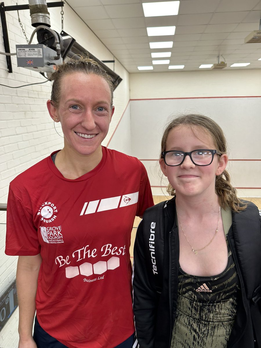 chocoberry65's tweet photo. Another brilliant experience for my daughter Sia last night @Groveparksquash a big thanks to @millietsquash for running a woman’s session before here 1st team match @NWCSquashLeague a fantastic performance but a 2-3 loss the home crowd cheered her on all the way though https://t.co/7KR1qD4LFh