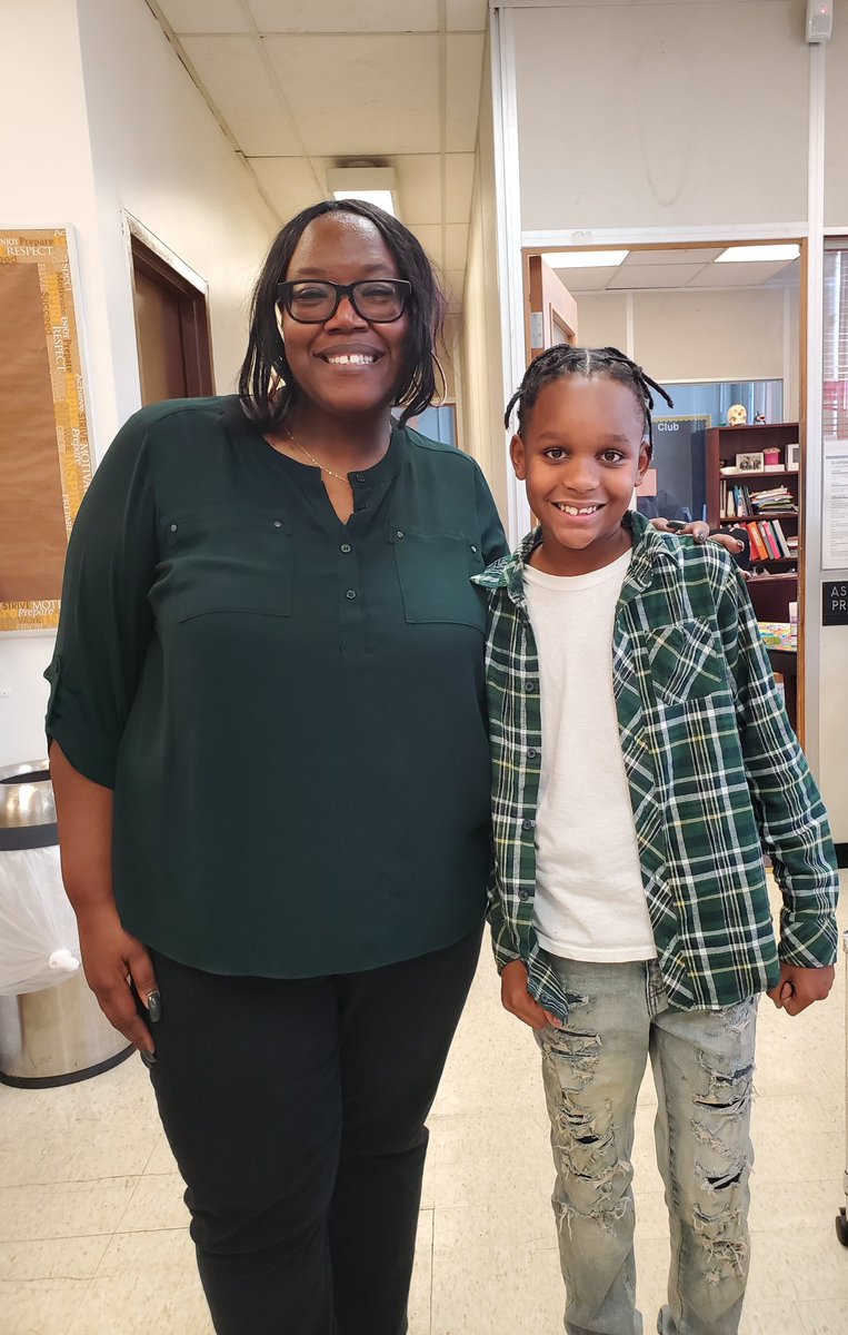 and_now_adaeh's tweet photo. Day 2 of "Be My Friend" Week was Twin Day! #DetroitK12 #HomeofDetroitsNextLegends #Excellence #CommUNITY #DPSCD #Education #Detroit #WhatUpDoe #SmallbutSOLIDSteps #ItsAThirkellThing https://t.co/N5xwujR6ov