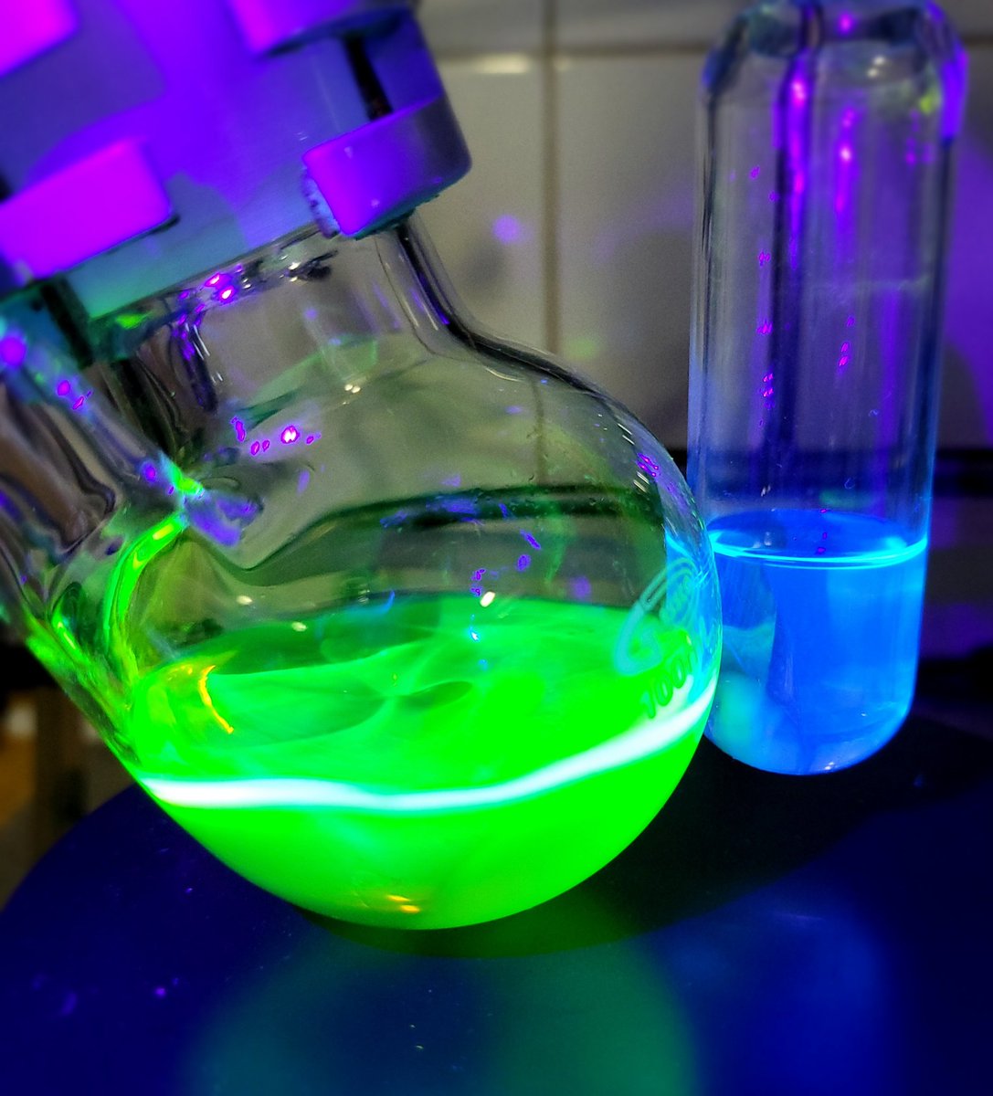 MajdeckiMaciek's tweet image. I always try to use as much space as possible on the stirrer. Thanks to this, I can enjoy such a color composition. #RealTimeChem #CENChemPics #ChemTwitter #Chemistry @RoySocChem @YoungChemists #Photochimica2022
