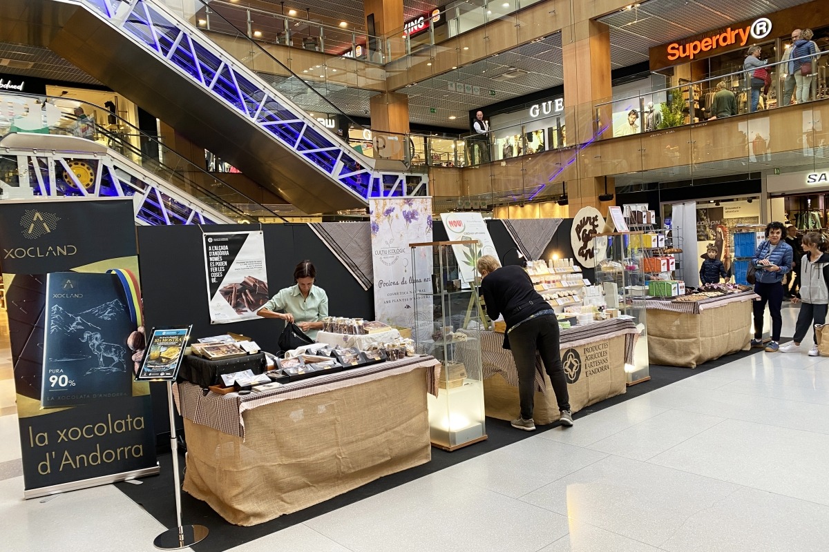 La mostra de Productes Agrícoles i Artesans d’Andorra es tanca amb bona afluència <a href="/illacarlemany/">Illa Carlemany</a> <a href="/MarcRossellSole/">Marc Rossell Soler</a> <a href="/GovernAndorra/">Govern d'Andorra</a>  <a href="/CervesaAlpha/">Cerveseria Alpha</a> <a href="/xocland/">xocland 🇦🇩</a> <a href="/MontseMcb/">Pocions de llunanova</a> #Andorra tinyurl.com/2vhpy5x8