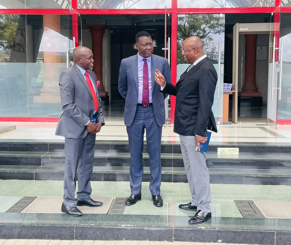 kenyapipeline's tweet photo. Cabinet Secretary for Energy &amp; Petroleum, Davis Chirchir during a courtesy visit to KPC where he met top management led by KPC MD Dr. Macharia Irungu. @Petro_MiningKE https://t.co/hTqfg5JXBz