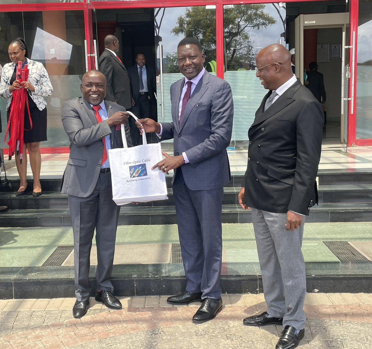 kenyapipeline's tweet photo. Cabinet Secretary for Energy &amp; Petroleum, Davis Chirchir during a courtesy visit to KPC where he met top management led by KPC MD Dr. Macharia Irungu. @Petro_MiningKE https://t.co/hTqfg5JXBz