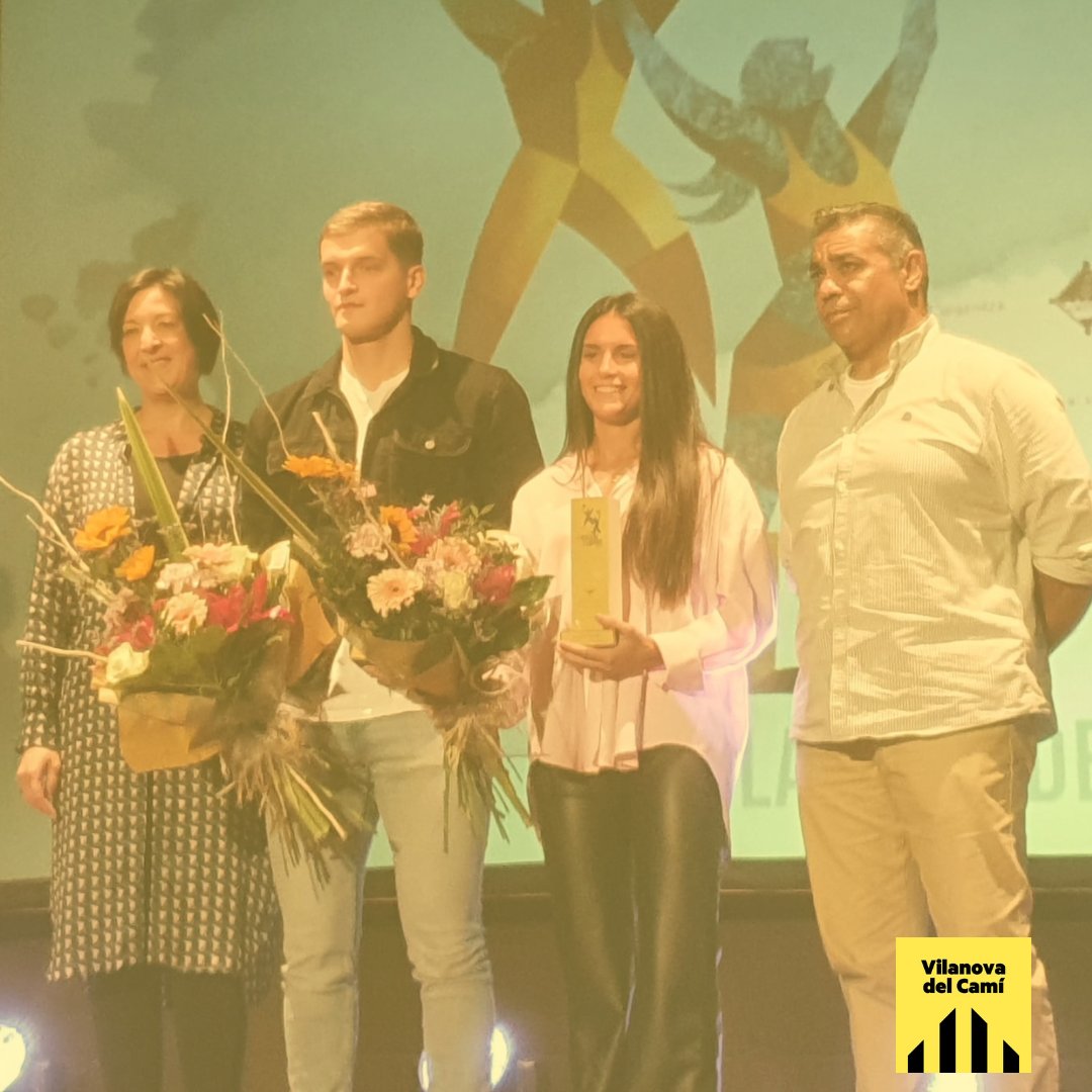 ERC_Vilanova's tweet photo. El passat divendres vam assistir a la vint-i-setena edició de la Festa de l'Esport de Vilanova del Camí.
Enhorabona a totes i tots els esportistes! 👏
#ERCVilanova #VilanovadelCamí #esport #FestadelEsport #ERC https://t.co/8EtBoCawWq