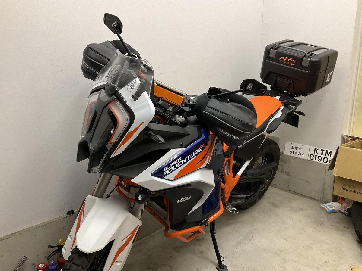 KTM819O4's tweet photo. #いい2気筒の日 #LC8 #950AdventureS #1290SuperAdventureR 
パリダカ向けにLC8が開発されていると知った時から
このエンジンを載せたバイクがパリダカで優勝するだろう
LC8を載せたバイクに乗ろうと思いました https://t.co/AYrLDWznes
