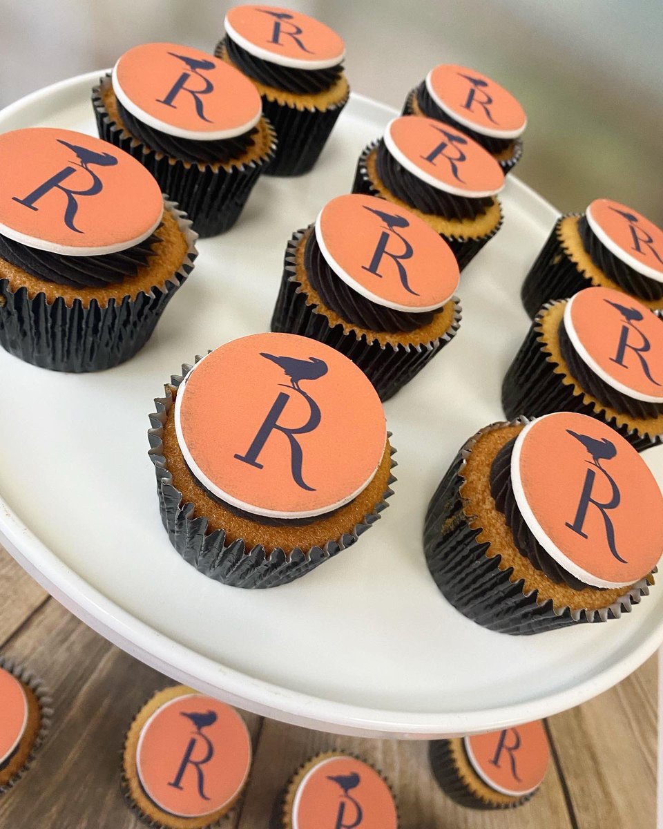 Spooky cupcakes for <a href="/BloomsburyBooks/">Bloomsbury Books UK</a> 💀👻🎃😱 Hope you had a good #Halloween