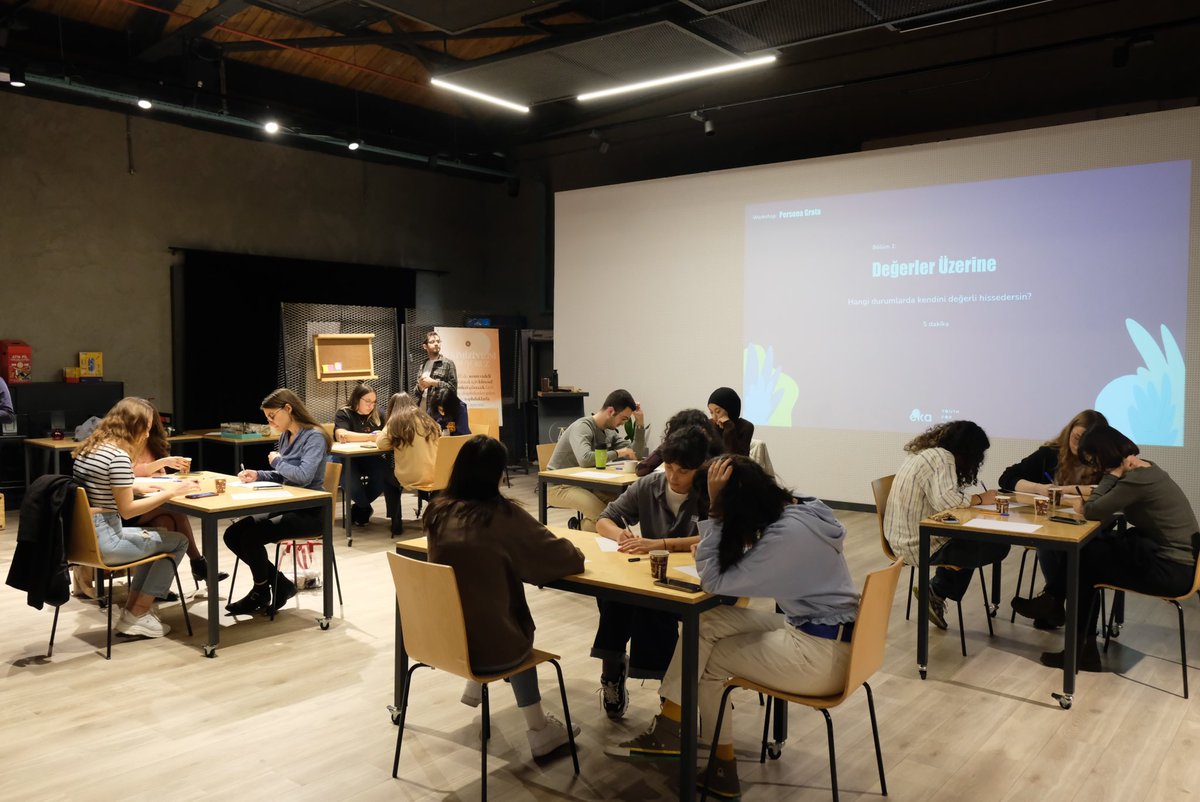 ekacs_'s tweet photo. Persona Grata, pazar günü EKA Creative Studio ve Youth For Good iş birliğinde, komünite üyemiz Kaya Aytuğ Demiral şahane kolaylaştırıcılığı eşliğinde @atolye_io Bomontiada’da gerçekleşti. ✨ https://t.co/B1bLk0s4me