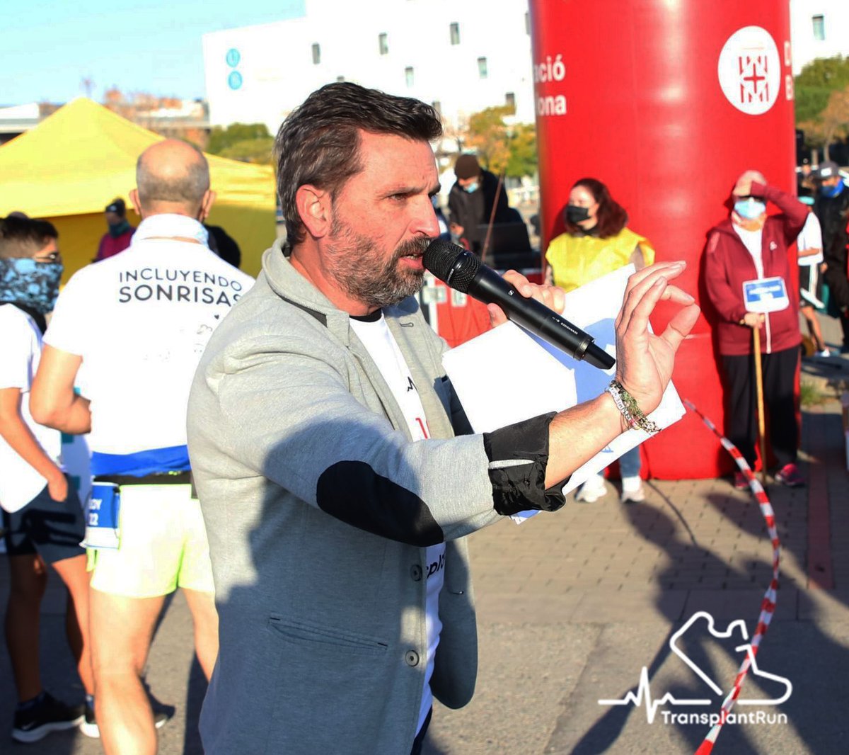 Transplant_run's tweet photo. Obriu bé les orelles que ve en @ParreoAlex! 📣
Un any més, tindrem al rei dels speakers 🎤 Involucrat en esdeveniments com la #Transplantrun, és la suma de carisma i experiència ideal per dinamitzar la nostra cursa 🏃
La festa està assegurada amb el micro a les seves mans! 🎉 https://t.co/Y6FKHfMybZ