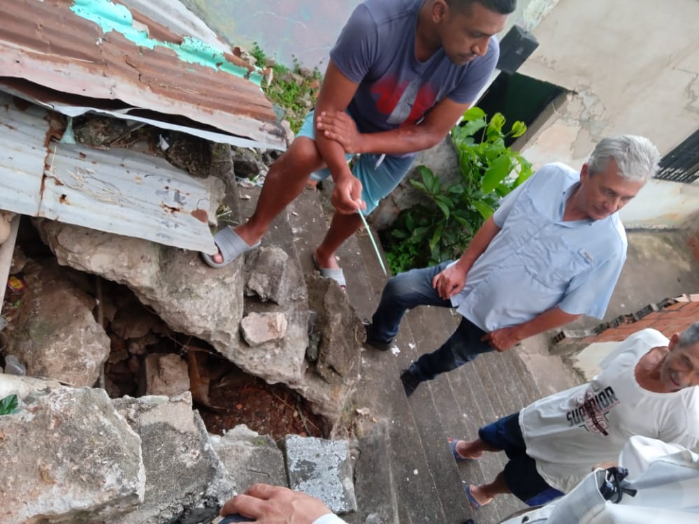 tachiraprimero's tweet photo. #Nov01 Continuando con el trabajo de visita a las Comunidades nuestro S. de O. @heribertoLabrad visito el Sector Las Margaritas Parroquia La Concordia visualizando la grave situación que vive esta comunidad en el deterioro de sus casas por deslizamientos de tierra. https://t.co/vxQdEqL2jR