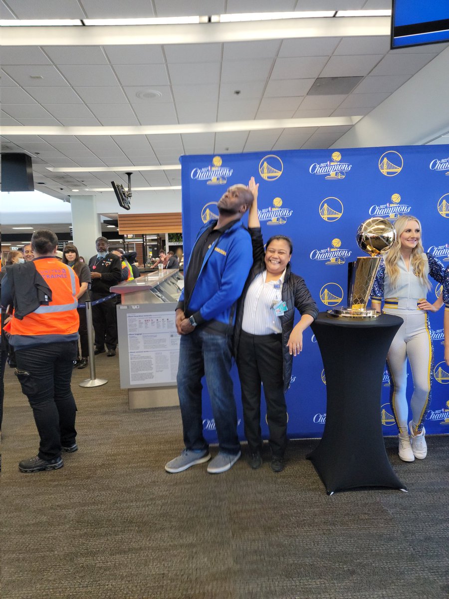 jimbill12's tweet photo. Perks of working with @united! @warriors championship trophy ❤️ https://t.co/bVH4bgNpne