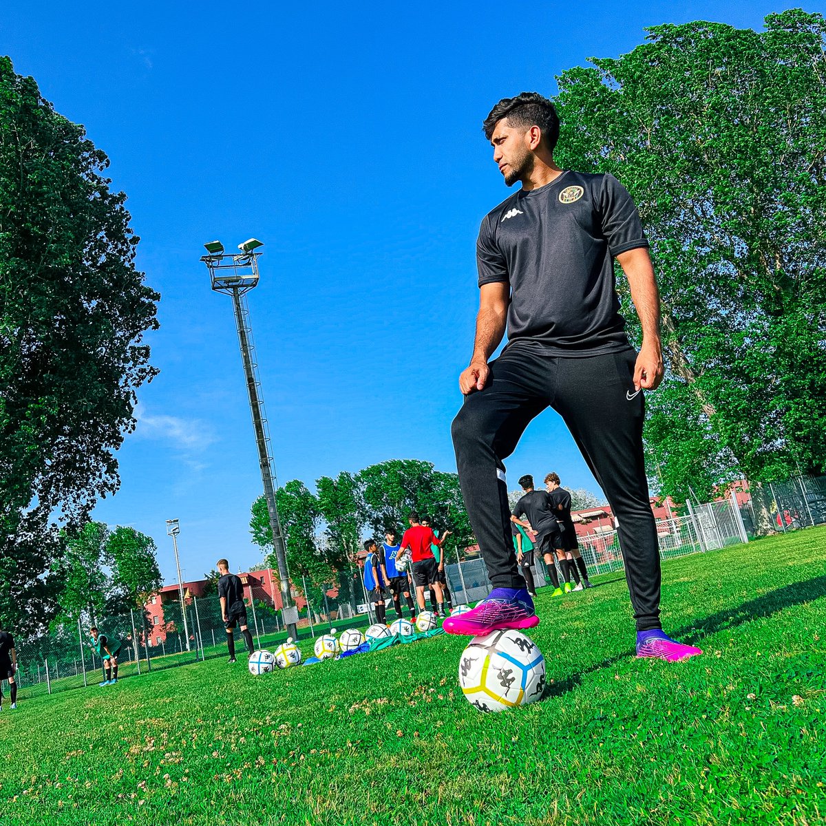 themeeran7's tweet image. "Just don't give up trying to do what you really want to do. Where there is love and inspiration, I don't think you can go wrong." - Ella Fitzgerald
.
#AlphaCoach #HardestWorkerInTheRoom #AlphaFootballAcademy #VeneziaFC #SummerCamp #Oman #Italy #Throwback 🇴🇲🇮🇹