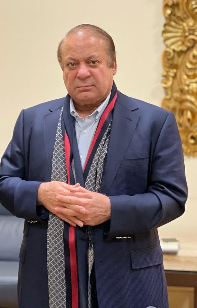 طویل تحقیق کے بعد لندن کے  ڈاکٹر اس نتیجے پر پہنچے کہ بےغیرتی کا کوئی علاج نہیں_😂😂