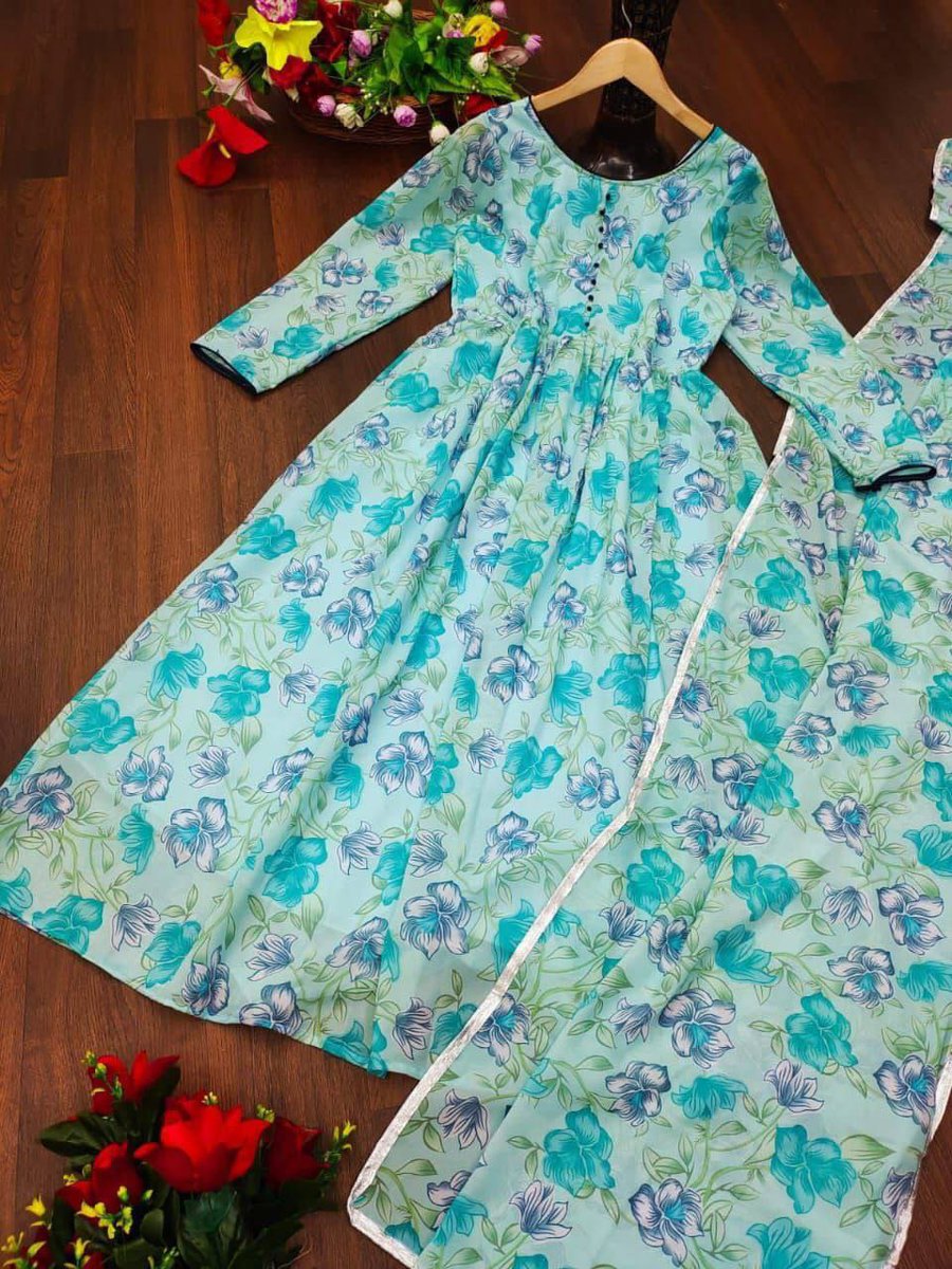 nsngtextileshub's tweet image. #Anarkali Gown 🌸😍
 Material #Georgette
Complete #linning
#Floral print
Flare 3.5 inches 
Length 50"+

Size M-38 L-40 Xl-42 XXL-44