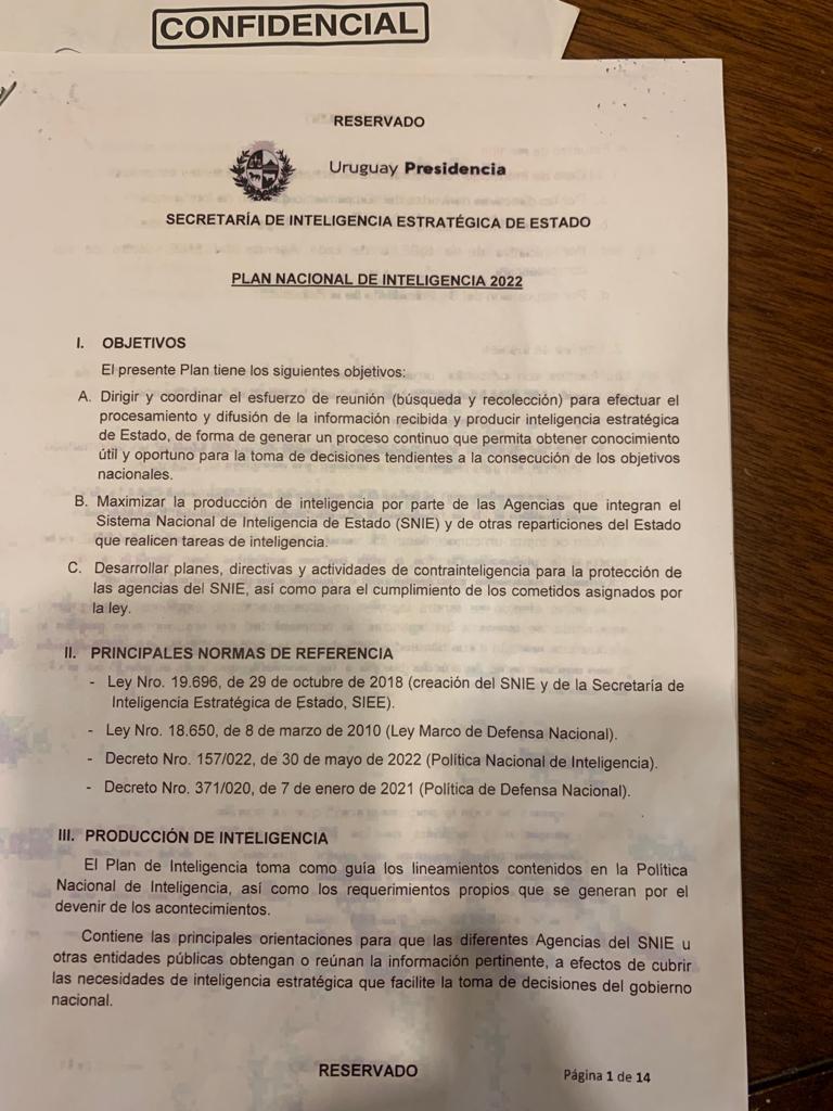 EPreve's tweet photo. ➡️DOCUMENTO. El Plan Nacional de Inteligencia 2022 consta de 14 páginas y dos anexos: Plan de Recolección y Plan de Contrainteligencia. Allí encarga la producción de inteligencia y brinda orientaciones a la Policía, RREE, Defensa, Aduanas, SENACLAFT, BCU, MIEM, JND y AGESIC. https://t.co/Xn43vvXudr