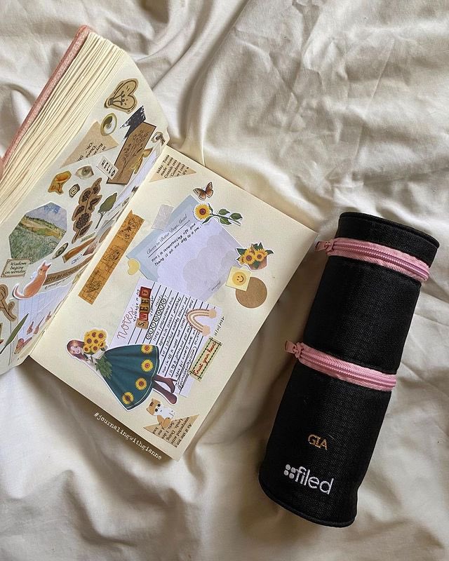 getFILED's tweet photo. Are you still undecided on what #getFILED pen case to get? 🖊️ 

The #FILEDPenCAPastel is our OG Pen Capsule in stunning pastel colors! 
Shop here: https://t.co/FccDtkFpHi. 🛒

#pencilcase #pencase #pencapsule #penstand #penholder #stationery #journaling #journalingcommunity https://t.co/IEa6dnCbM8