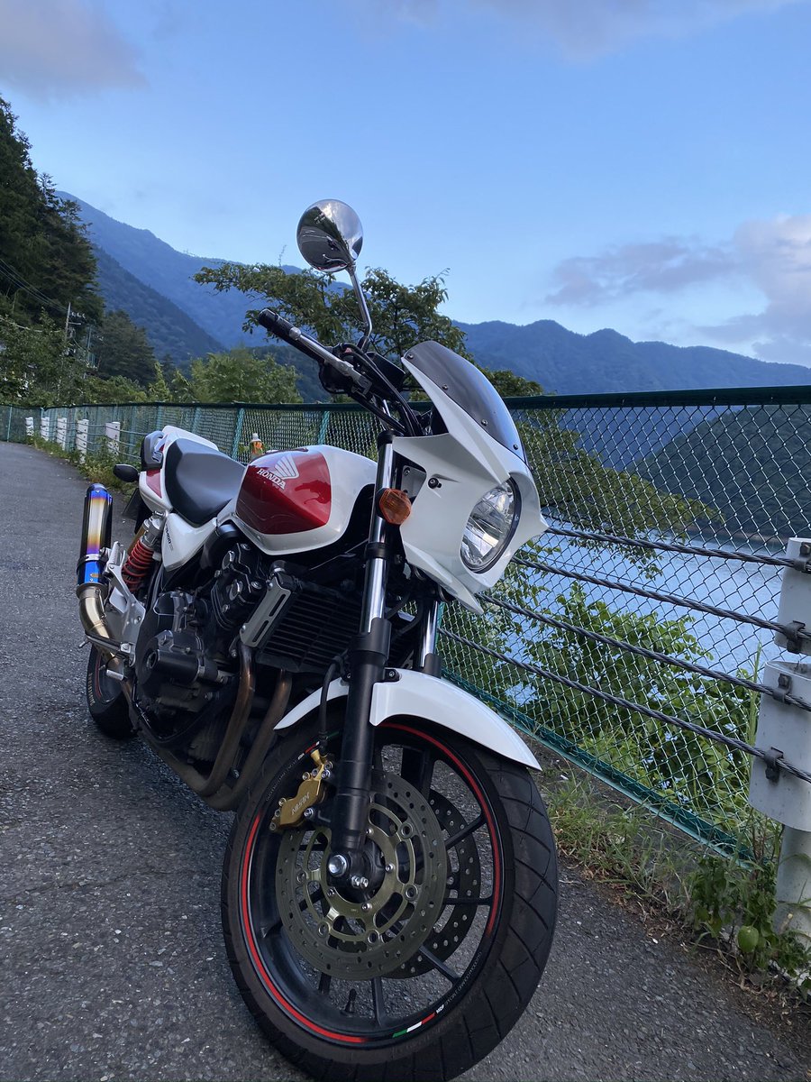 RISEE10's tweet photo. はじめまして
名前：motokun
性別：男
年齢：24歳
住み：東京
身長：170cm
車種：CB400SF.ninja250
好き : 車/バイク/音楽/ゲーム
���言：いろんな人とツーリング行きたい！&amp;彼女募集中(神だのみ)笑笑ꉂꉂ(ᵔᗜᵔ*)

 #バイク乗りとして軽く自己紹介 https://t.co/2L4XhIHmIS